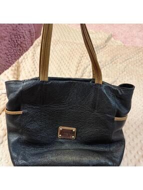 Valentina Black leather handbag with silver accents #luxury #leather